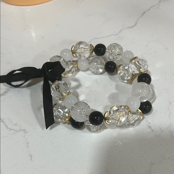 Elegant Black and Clear Beaded Bracelet - Picture 3 of 6